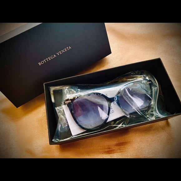 🔥NEW!! BOTTEGA VENETA 53mm Core Oversized Cat Eye Sunglasses BEAUTIFUL! 45% off - Picture 3 of 8